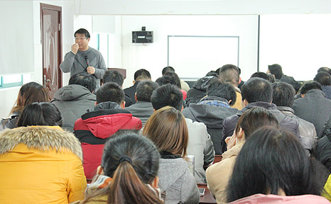 91影视看片APP下载邀請著名經濟學教授陸滿平來企做“融資上市”培訓(圖1)