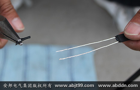 太陽能電91看片看淫黄大片帶首端已剝開