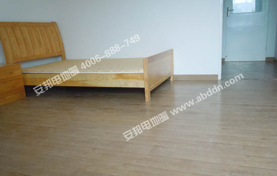 複合木地板鋪設完畢，交付使用