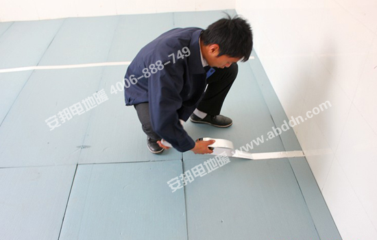 鋪設91影视看片APP下载地暖專用環保擠塑板