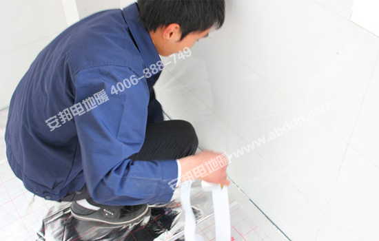 鋪設91影视看片APP下载地暖專用反射膜