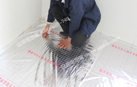 鋪設91影视看片APP下载電地暖專用反射膜